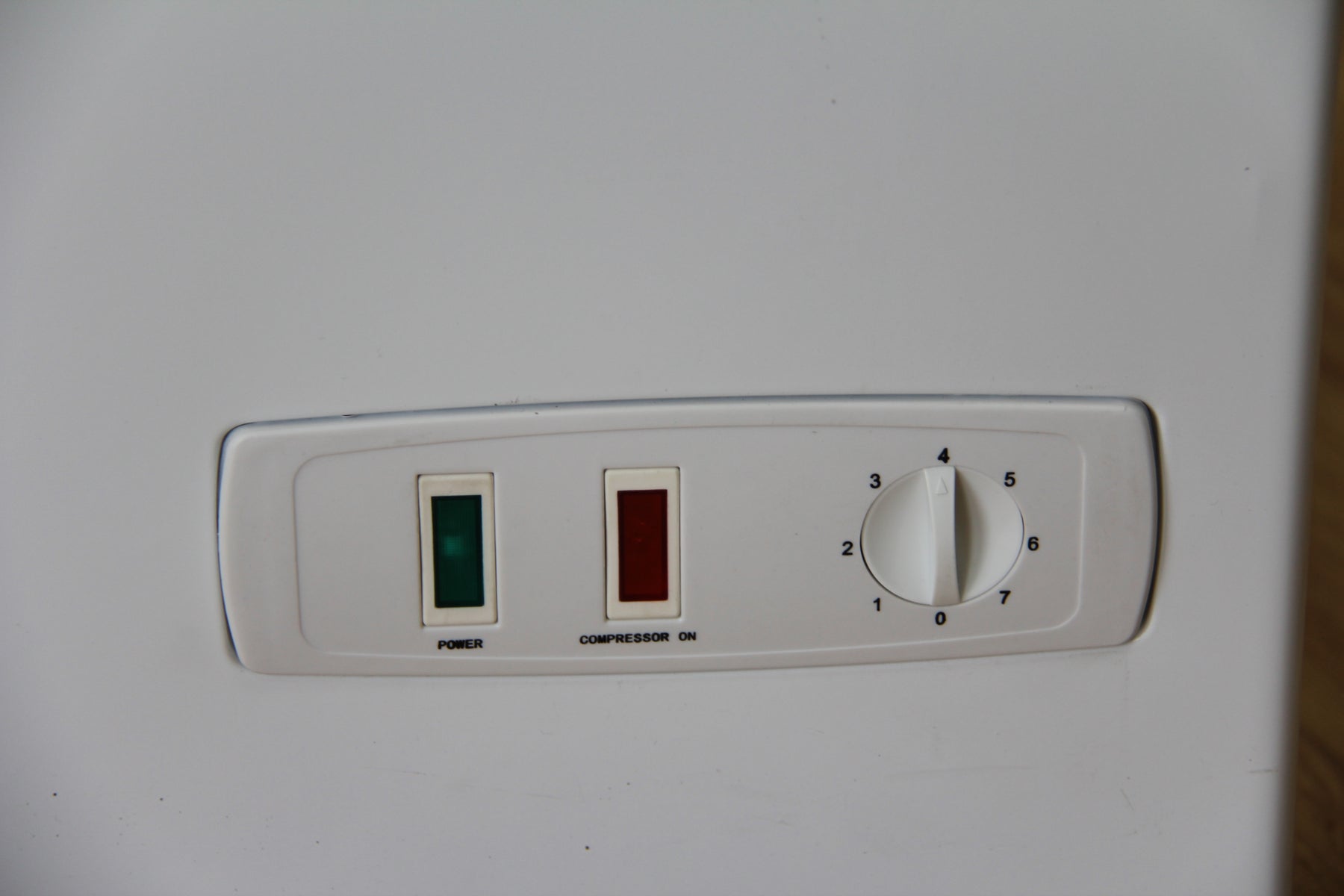 Atosa MWF9016GR 60.3" 1 Door Solid Top Chest Freezer, 15.9 Cu. Ft.