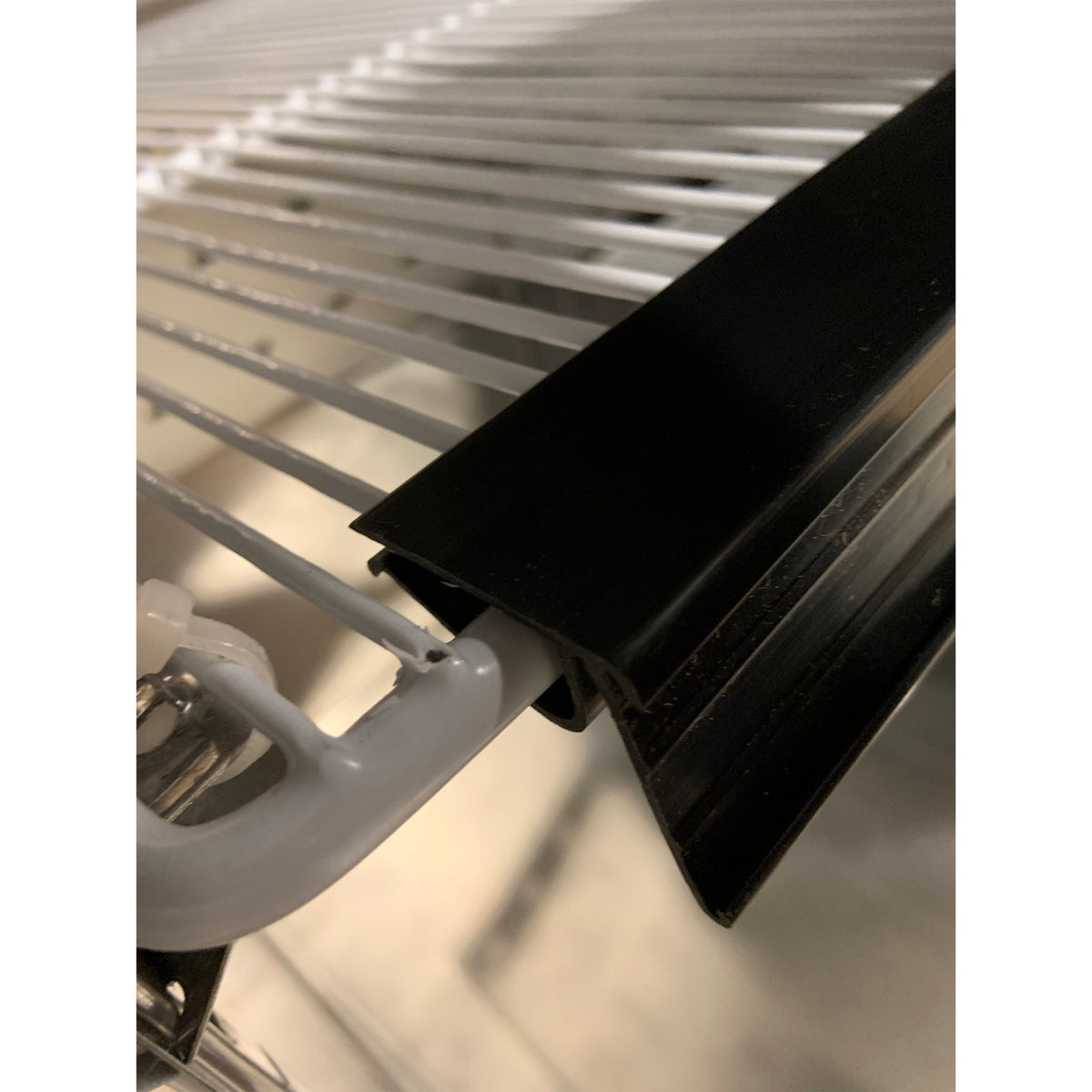 Atosa WA300002 Black Price Tag Molding Strip, Single Wire, Dimension: 20-1/2 W