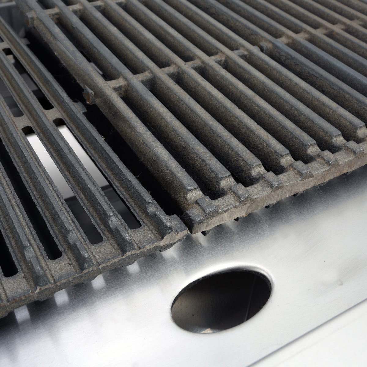 General GCCB-48 Lava Rock Charbroiler, 4 Burners, 140,000 BTU's, 48", in Stainless Steel (GCCB-48NG)