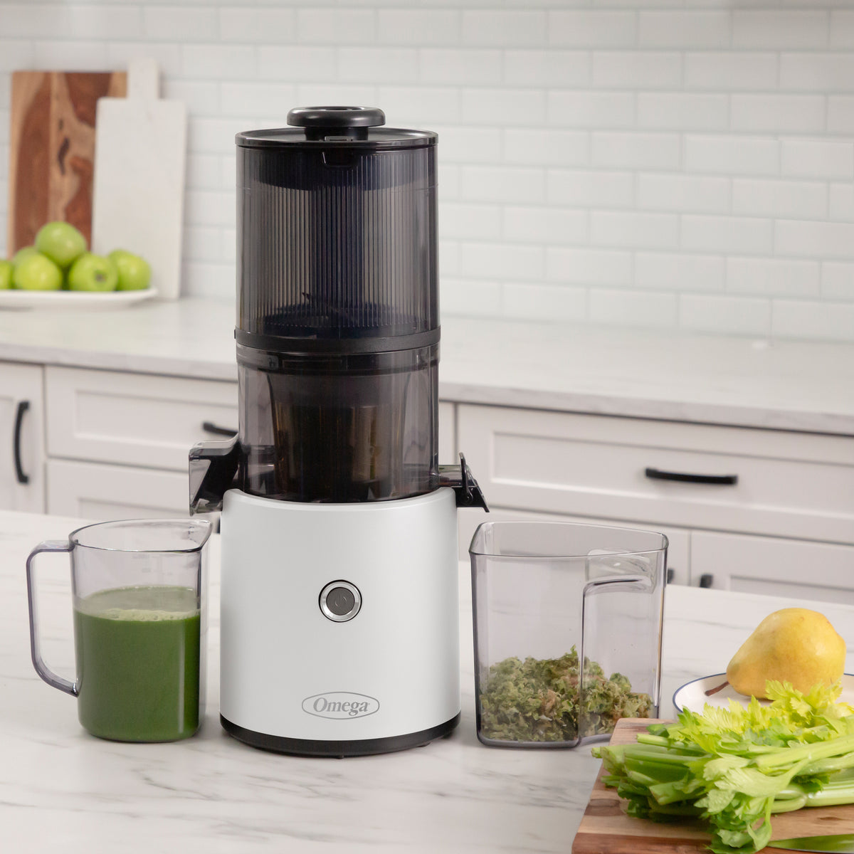 Omega JC2022 Effortless Batch Juicer, 2L Capacity, in White (JC2022WH11)