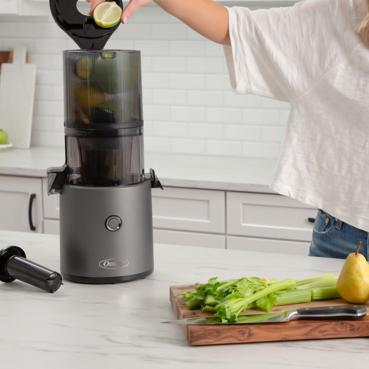 Omega JC2022 Effortless Batch Juicer, 2L Capacity, in Gray (JC2022GY11)