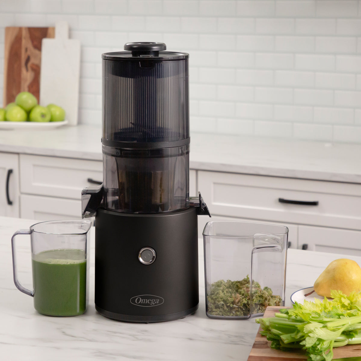 Omega JC2022 Effortless Batch Juicer, 2L Capacity, in Black (JC2022BK11)