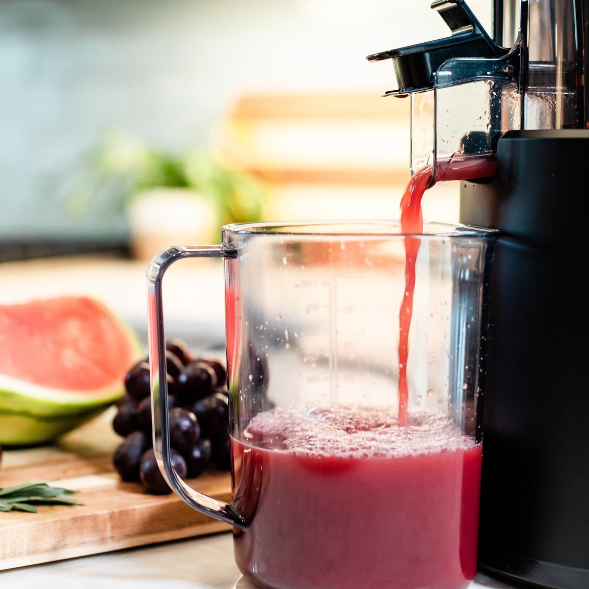 Omega JC2022 Effortless Batch Juicer, 2L Capacity, in Black (JC2022BK11)