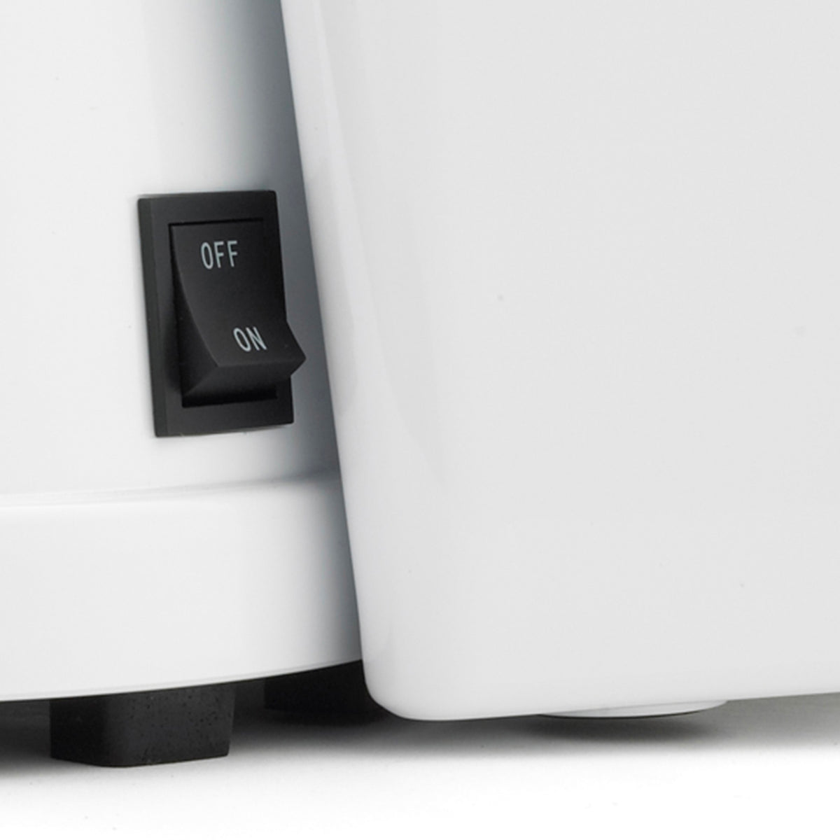 Omega J4000 High-Speed Automatic Pulp Ejection Juicer, in White