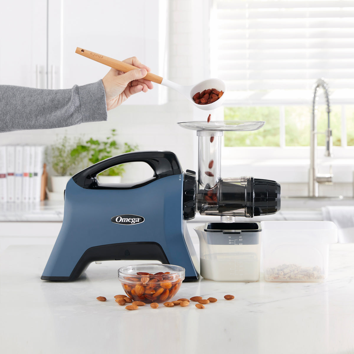 Omega MM1500 Medical Medium BPA Free Slow Masticating Juicer with End Cap for Celery Extraction, 200W, in Blue (MM1500BL13)