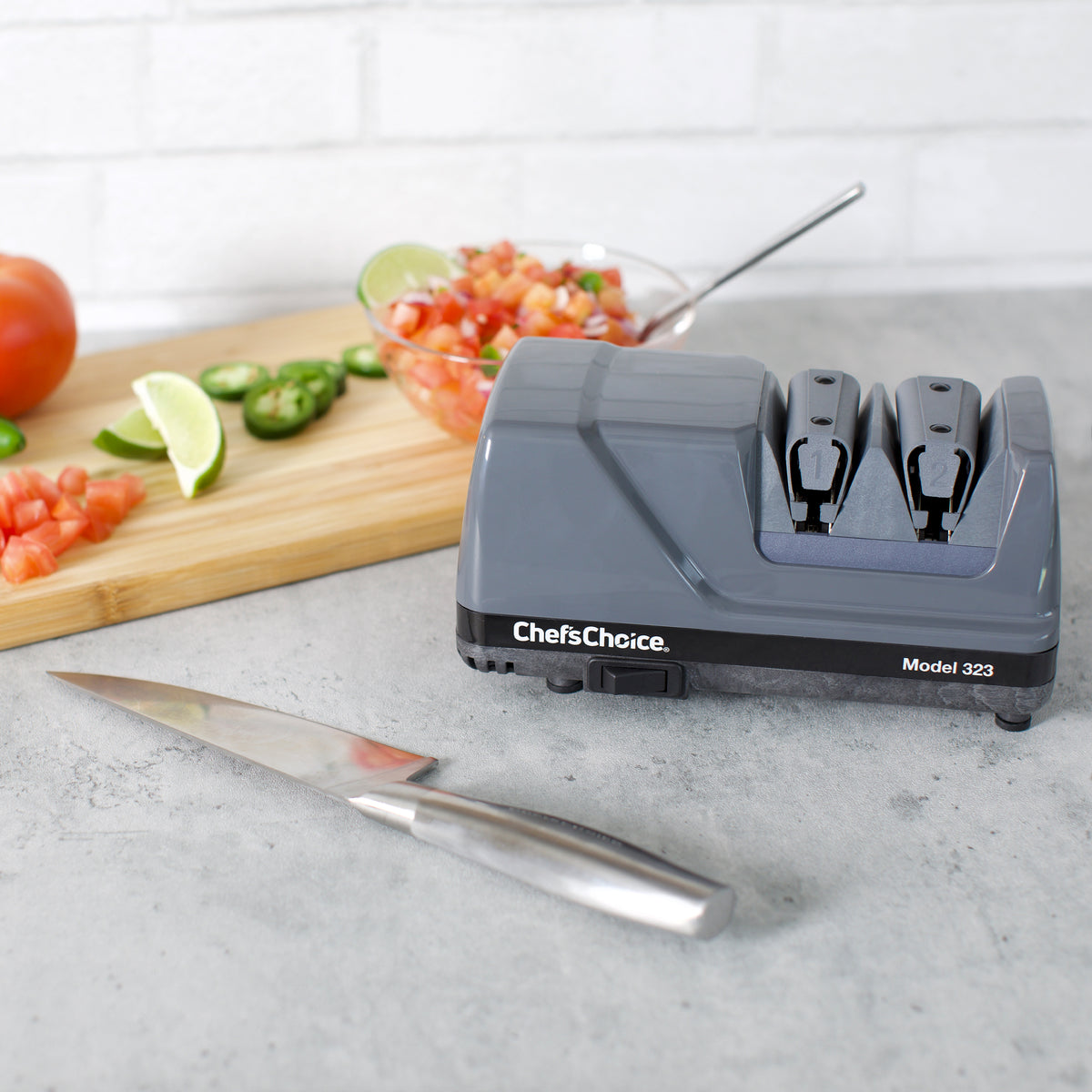 Chef's Choice 323 Commercial Electric Knife Sharpener, 2-Stage 20-Degree Dizor, in Gray (0323000)