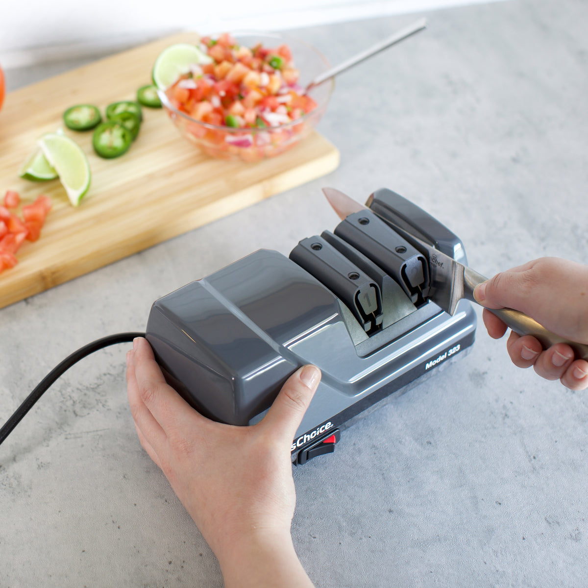 Chef's Choice 323 Commercial Electric Knife Sharpener, 2-Stage 20-Degree Dizor, in Gray (0323000)