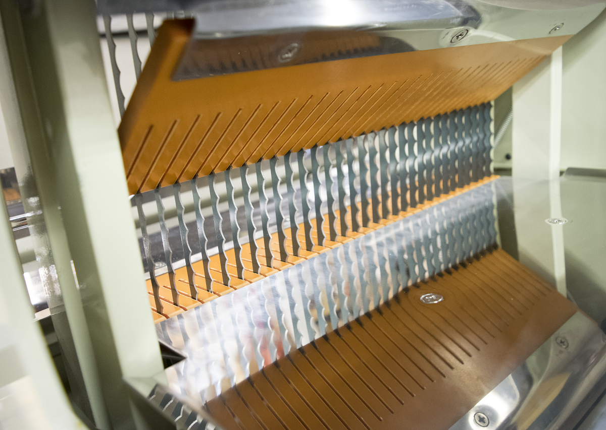 American Eagle AE-BS01-1/0 Bread Slicer w/safety guard and pusher device, 1" Slice Thickness, 1/2Hp