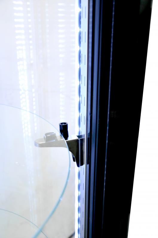 Omcan 40440 27 In. Circular Floor Refrigerated Showcase, 14.1 Cu. Ft., Turnable Glass Shelves, Double Glass, LED Lighting