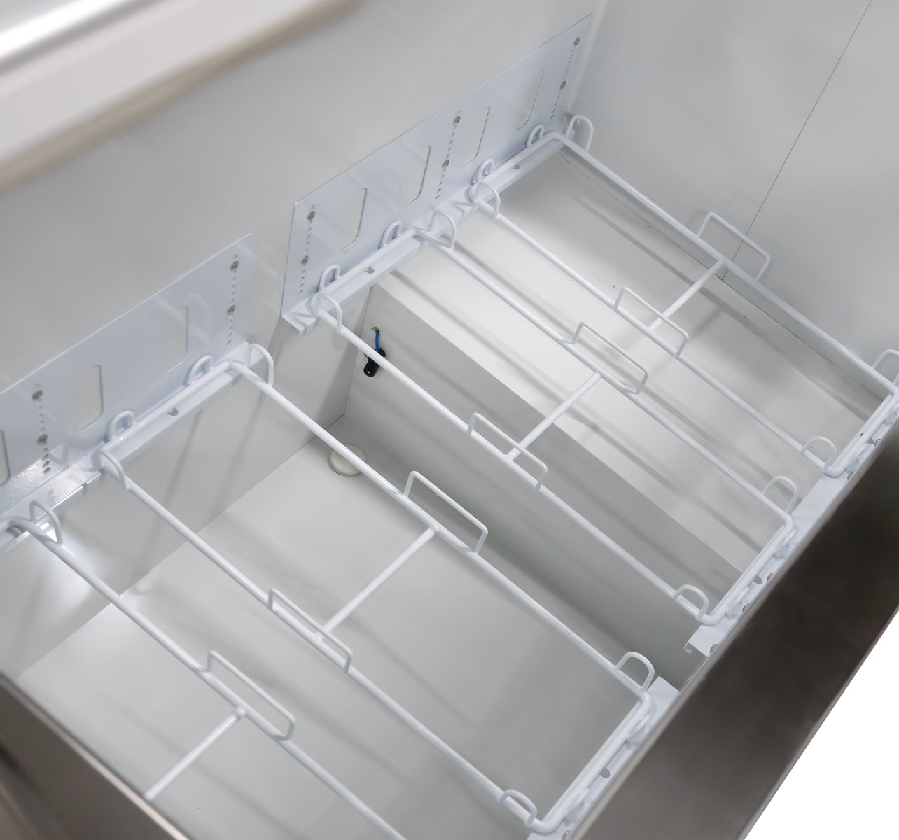 Omcan FR-CN-0068 68 In. Ice Cream Dipping Freezer with Sneeze Guard, 12 Display Tubs + 8 Storage, Sliding Doors