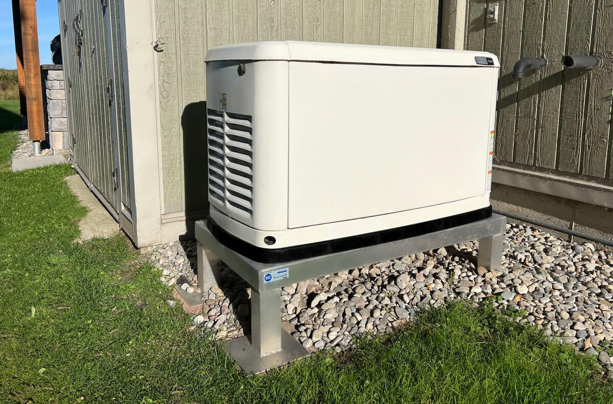 Omcan 48062 48.5 In. Heavy Duty Aluminum Generator Stand, 1,000 Pound Capacity, Wind Code Rated